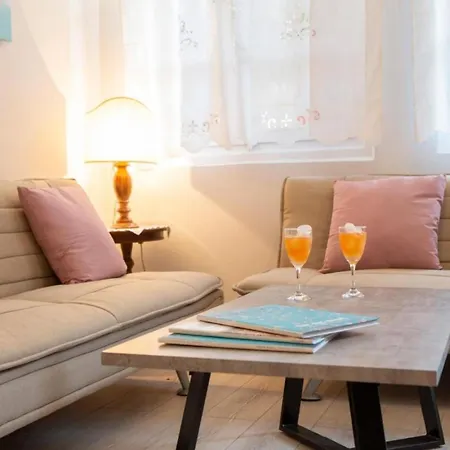 Polyxenis Cozy Maisonette - Casa de Férias Lefkáda
